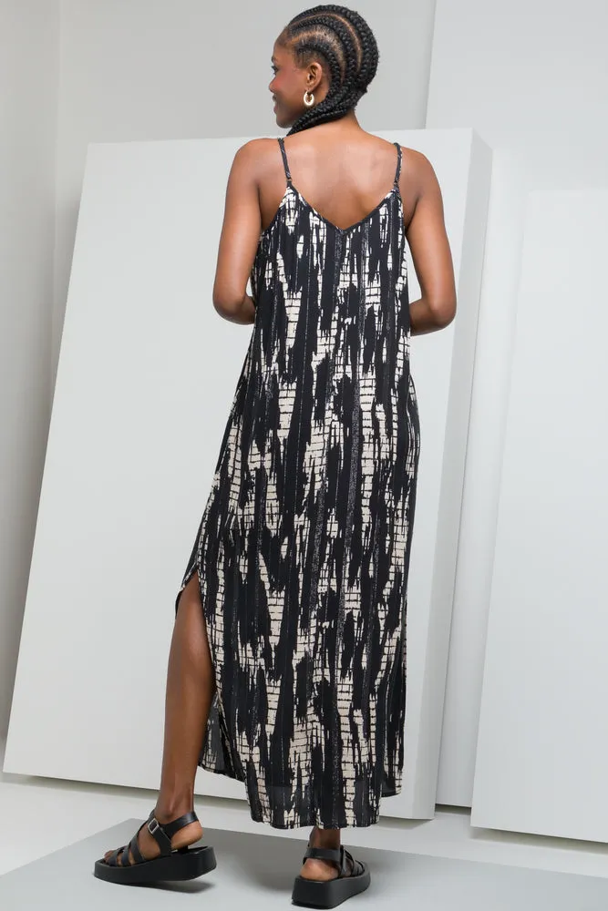 Crinkle Border Print Maxi Dress Black